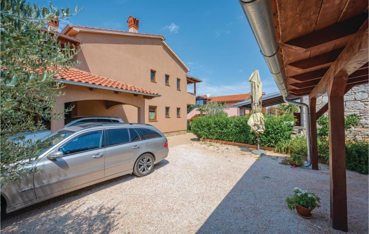 Stunning Apartment In Rovinj With Kitchen Екстериор снимка