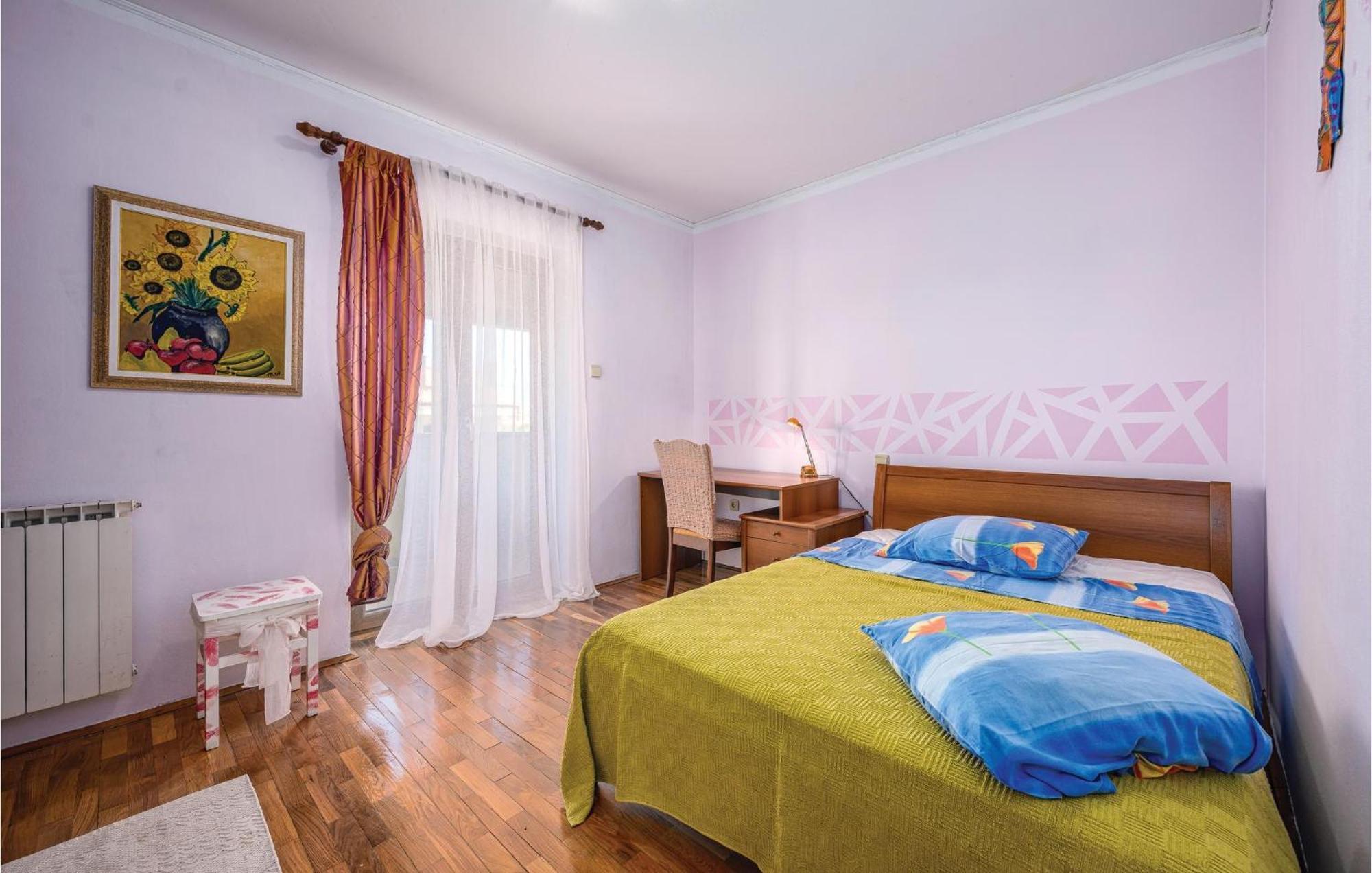Stunning Apartment In Rovinj With Kitchen Екстериор снимка