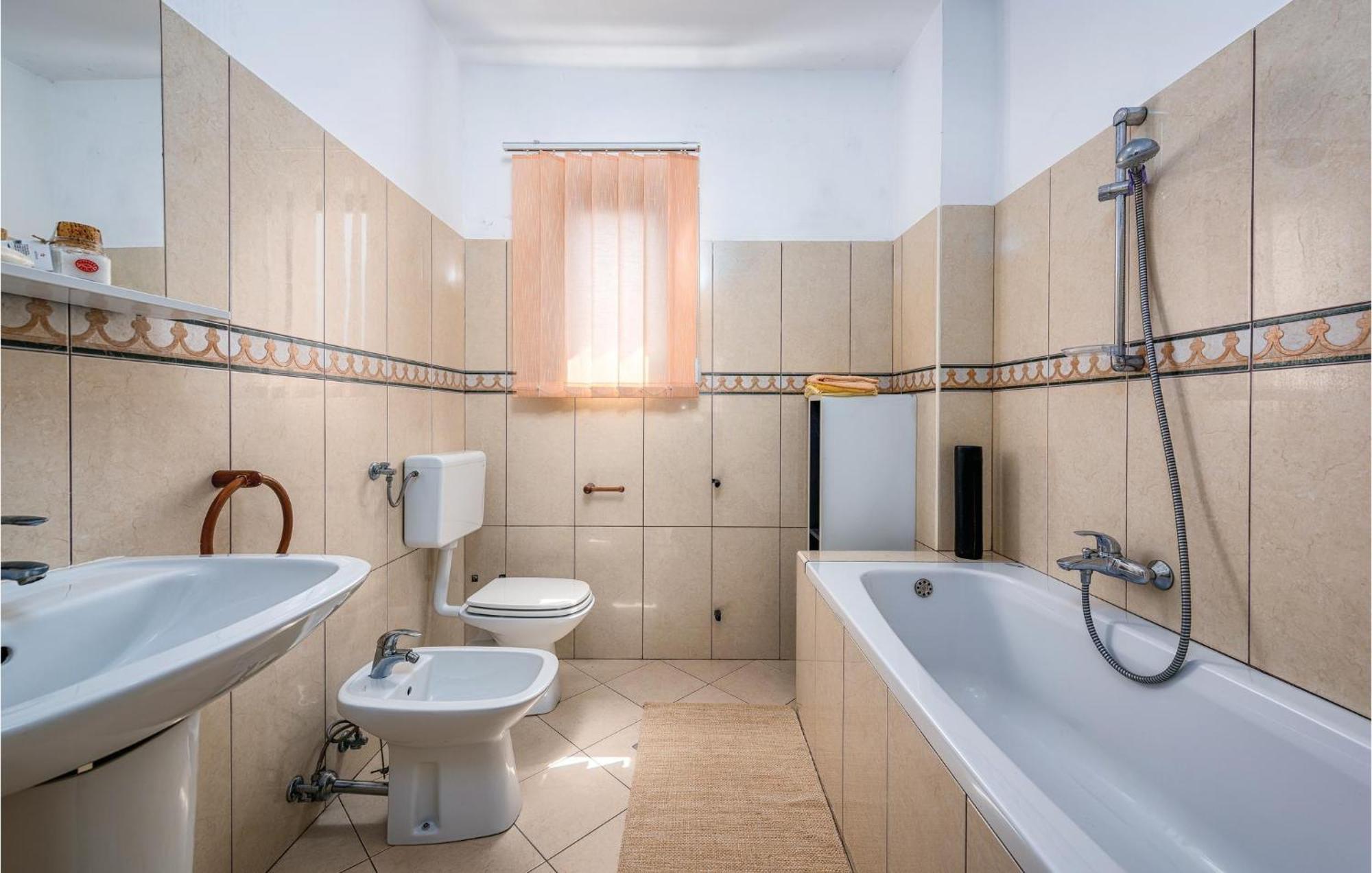 Stunning Apartment In Rovinj With Kitchen Екстериор снимка