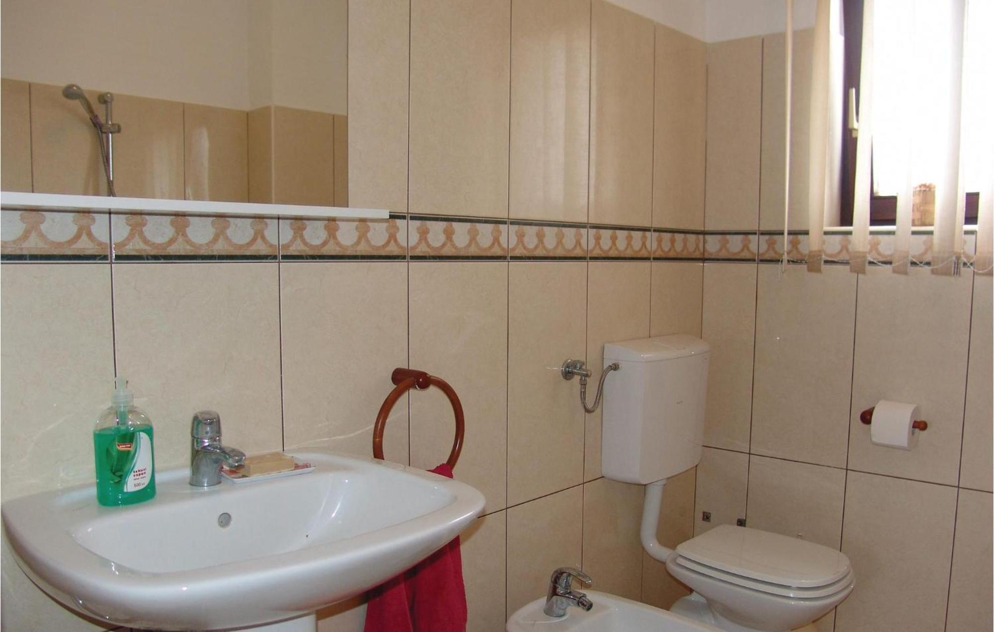 Stunning Apartment In Rovinj With Kitchen Екстериор снимка