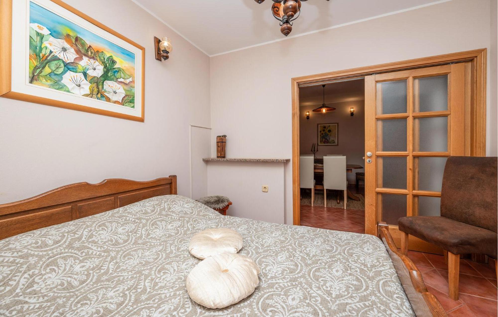 Stunning Apartment In Rovinj With Kitchen Екстериор снимка
