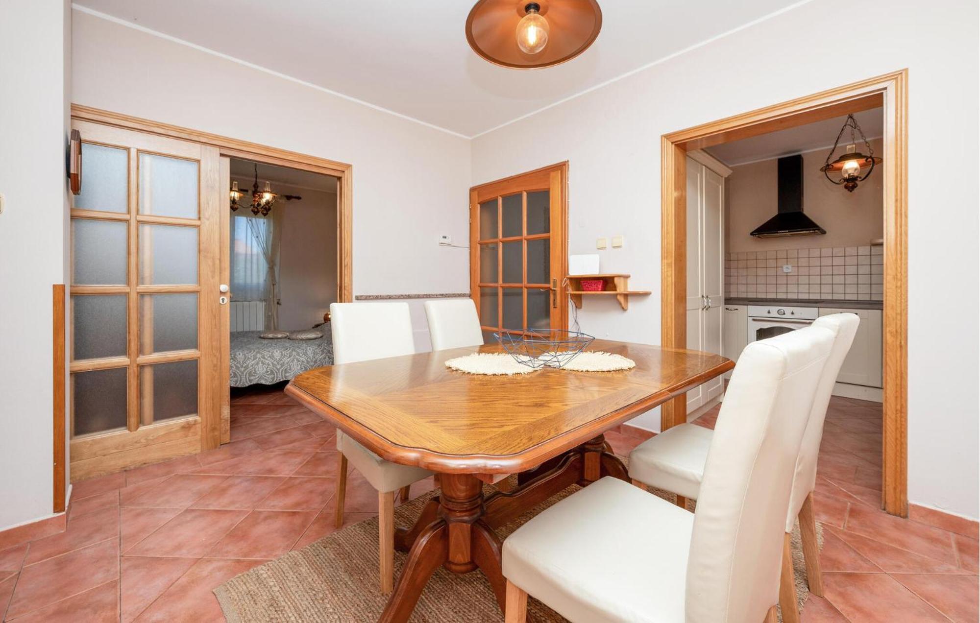 Stunning Apartment In Rovinj With Kitchen Екстериор снимка