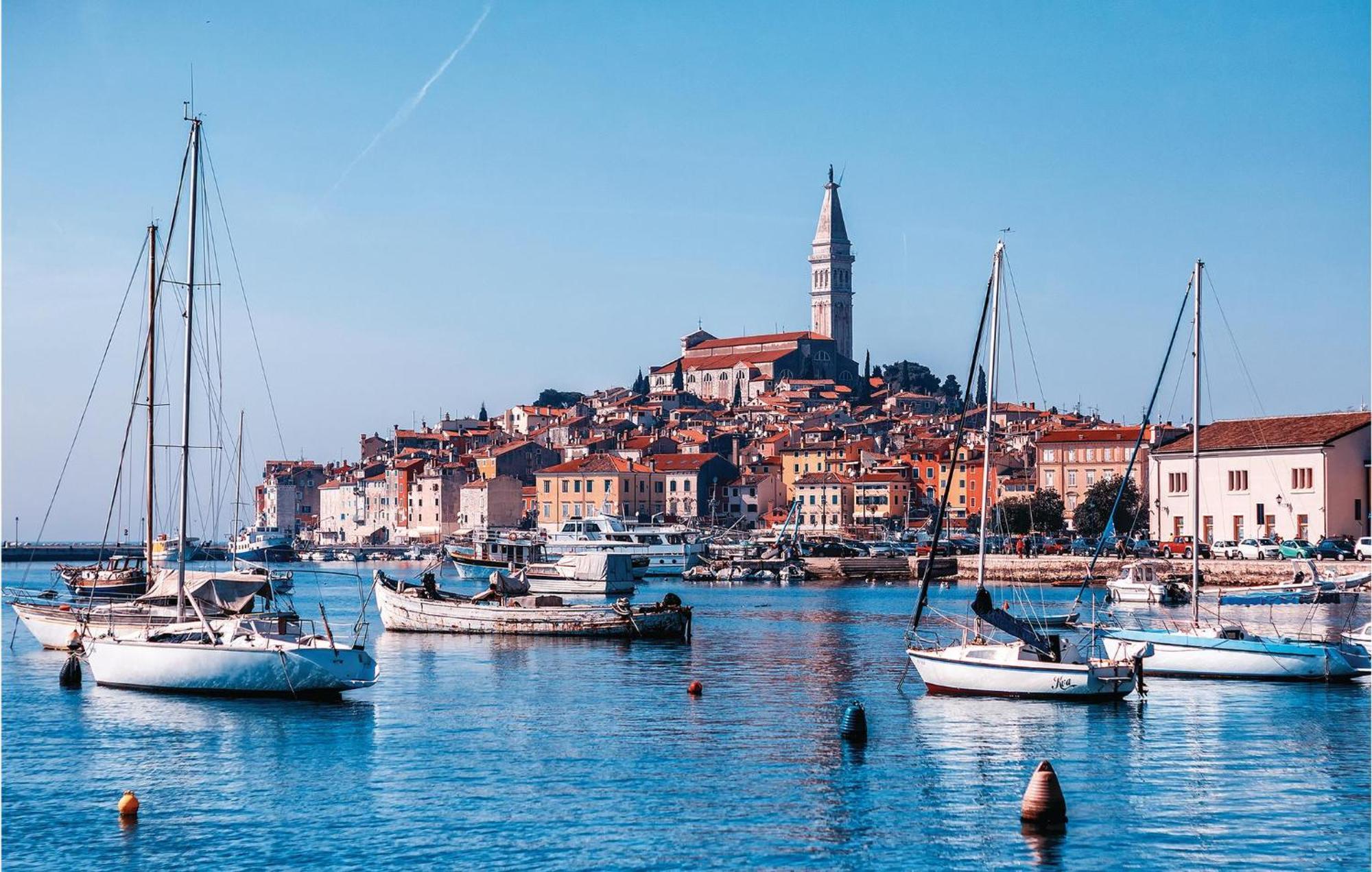 Stunning Apartment In Rovinj With Kitchen Екстериор снимка